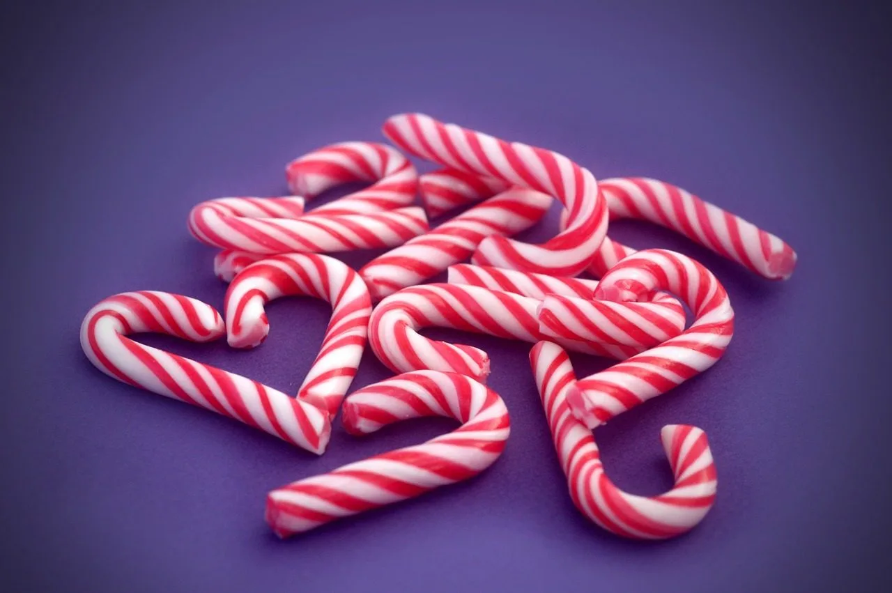 The Ultimate Braces-Friendly Diet: What to Eat and What to Avoid 3 Candy canes collected by girl with braces during the holidays