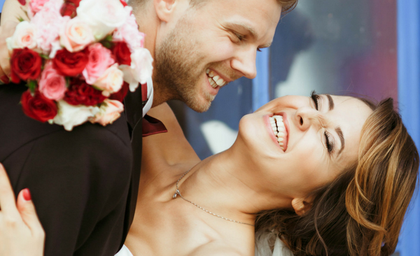 Man marries woman who has straighter teeth thanks to Impressions invisible aligners