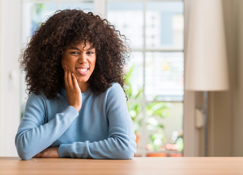 Woman experiences pain from her wisdom teeth in Asheville, NC